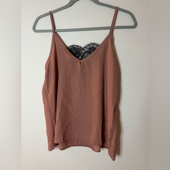 Low cut lace front camisole top - Picture 3 of 3